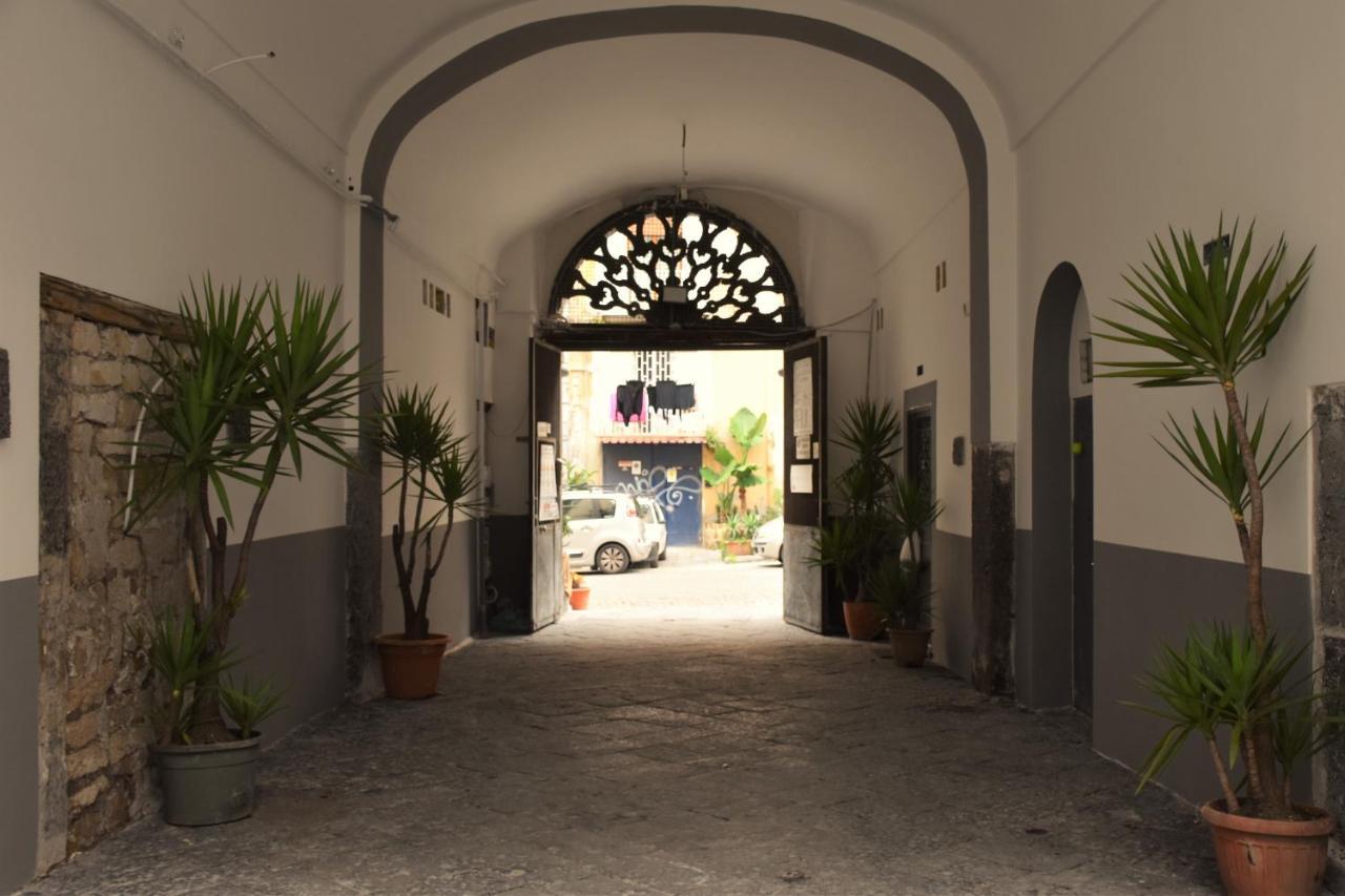 La Cartolina Di Napoli Free Parking For Small Cars Only Napels Buitenkant foto