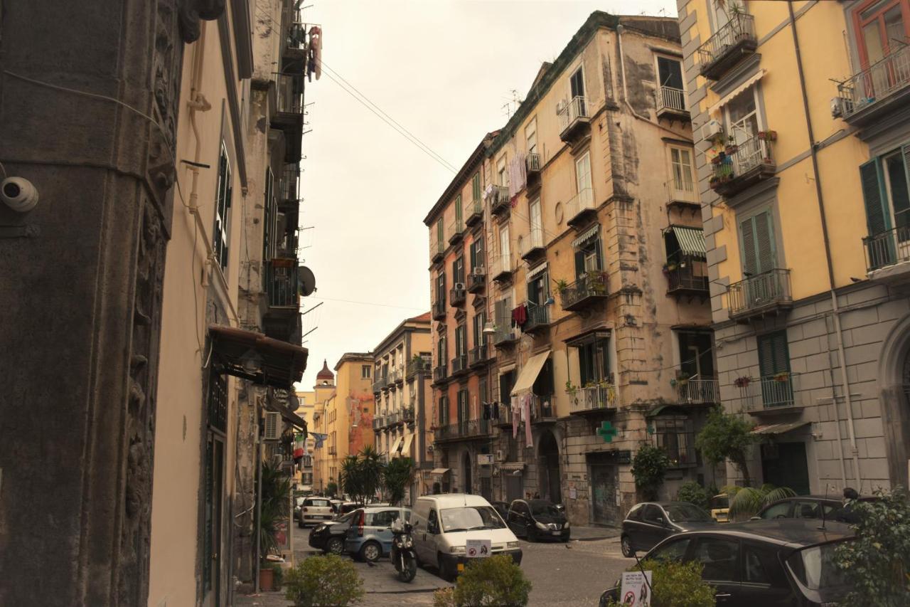 La Cartolina Di Napoli Free Parking For Small Cars Only Napels Buitenkant foto